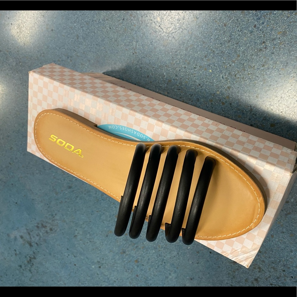 Simple and cute summer sandals!